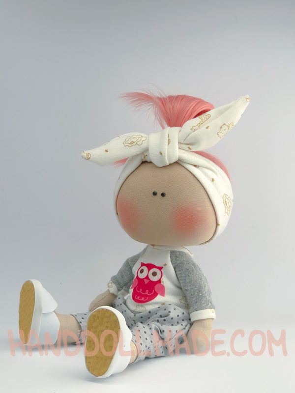 Кукла с озорным пучком волос цвета розовой сахарной ваты. Эксклюзивный подарок на любой праздник ручной работы.
