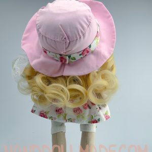 Интерьерная кукла в розовой шляпке