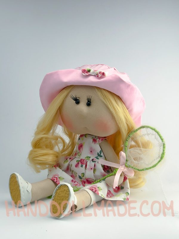 Интерьерная кукла в розовой шляпке